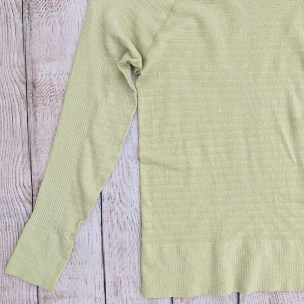 Athleta SMALL Woodridge Moss Green long shirt - Picture 2 of 8